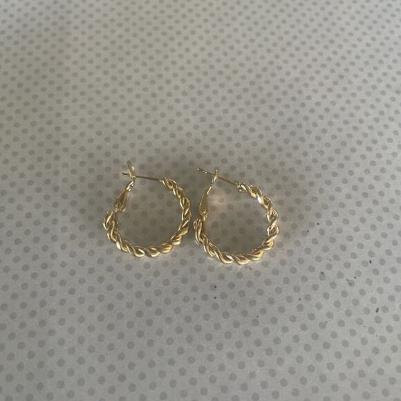 Wire Hoop Earrings Gold Tone - Picture 2 of 5